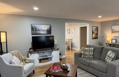 Knoxville Apartment | Pet-Friendly 3BR - Near UT & Downtown Knoxville