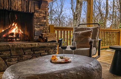 Blowing Rock House | Timberwalk Cottage - Blowing Rock Luxury Cabin with Hot Tub and Fireplaces