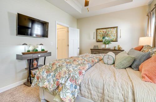 Cleveland House | Private Patio & Workspace: Cleveland Condo