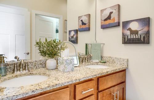 Cleveland House | Private Patio & Workspace: Cleveland Condo