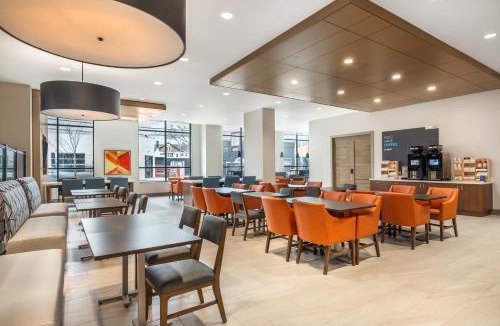 West End Hotel | Holiday Inn Express & Suites Nashville West End - Univ Area by IHG