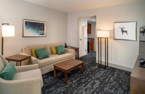 Huntington Hotel | Delta Hotels by Marriott Huntington Mall