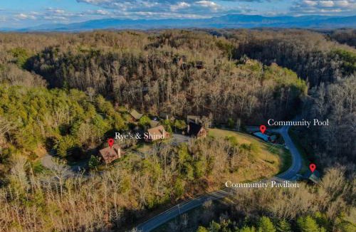 Sevierville House | Ryes and Shine Bootlegger's Cabin! Hot Tub* Pool* Arcade* Billiards *EV * Pet Friendly