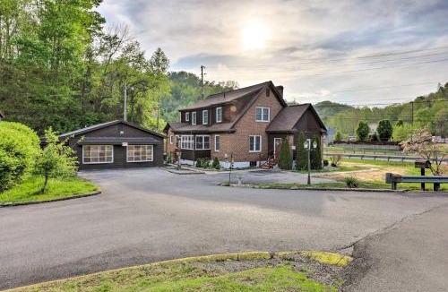 East Point Apartment | 'Loretta' Sun-Kissed Apt on Country Music Hwy