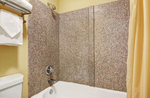 Nashville Hotel | Super 8 by Wyndham Nashville Near Downtown/I-40