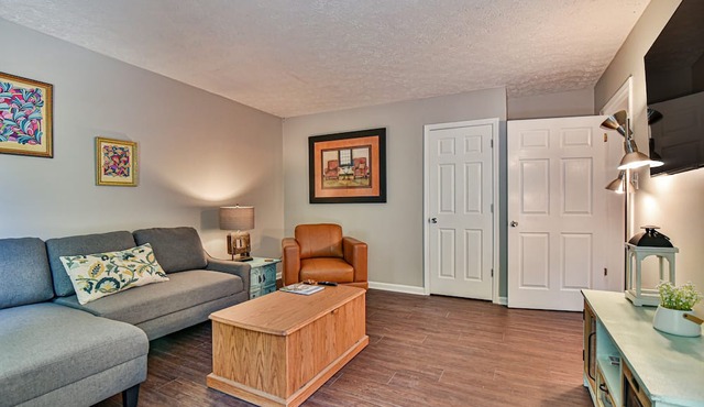 2 BR apt near Mtn to Sea Hiking Trail