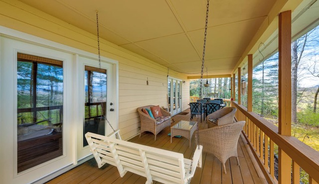 Franklin Cabin: Deck With Smoky Mountain Views!