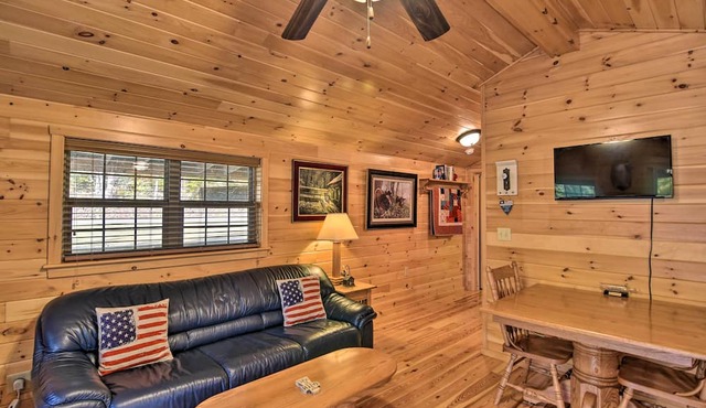 Cozy Anchors Away Cabin Hideaway w/Fire Pit!
