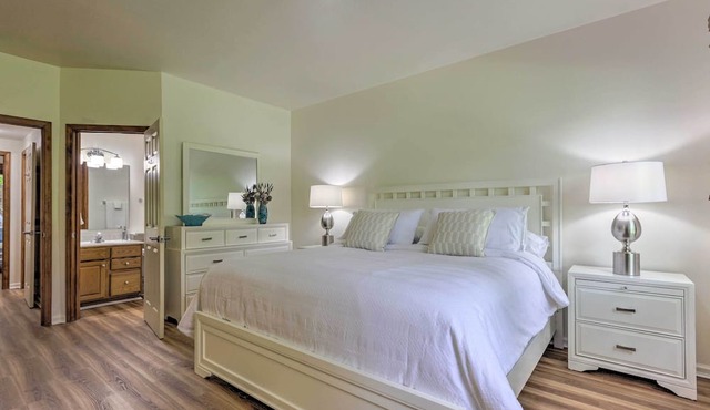 Blue Ridge Mtn Views: Condo w/Furnished Balcony