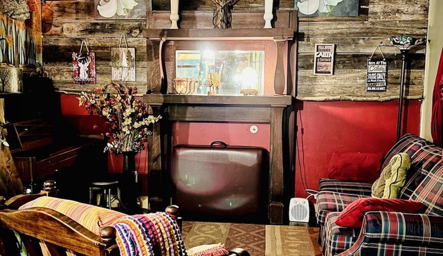 Tree house themed tiny house in a tiny house community mountain retreat. in Jonesborough