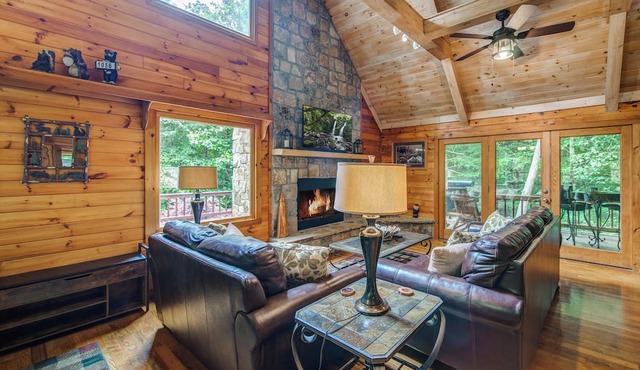 Bear Track Falls Retreat Mtn. Getaway!