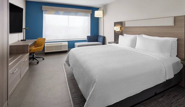 Holiday Inn Express & Suites Waynesboro East by IHG
