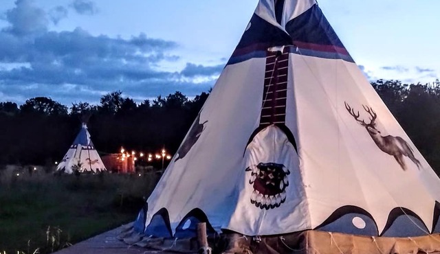 Tipi Creek Glamping With Hot Tub