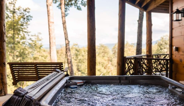 Massive mountain views, new hot tub and garage converted to a cozy TV game space