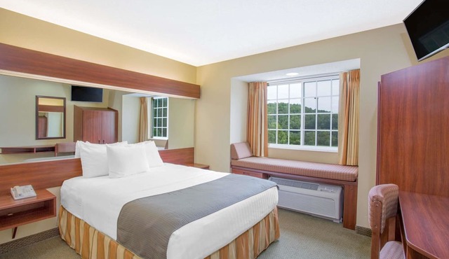 Microtel Inn & Suites by Wyndham Gassaway/Sutton