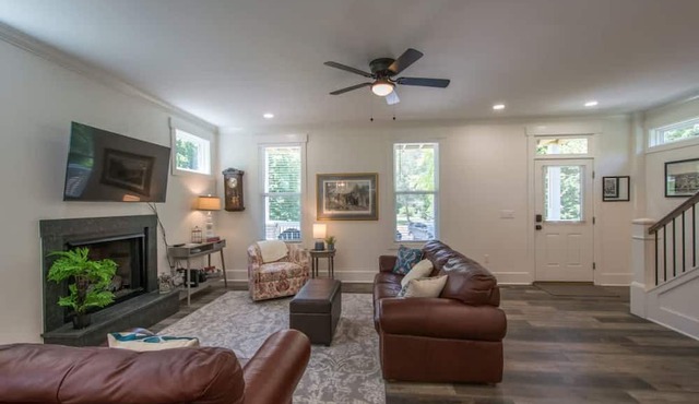 Charming 3BR w Balconies Walk to Flat Rock Playhouse