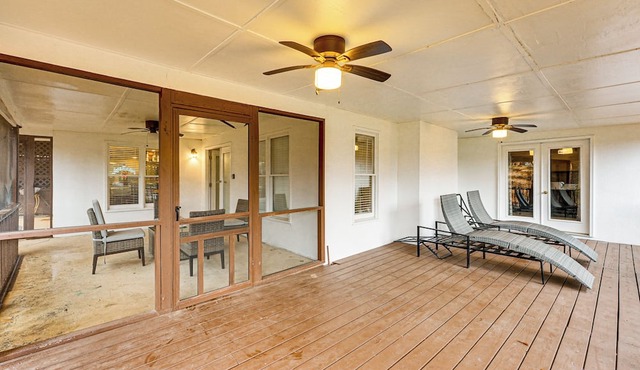 Tasteful Unit w/Pool Table: 7 Mi to Lake Altoona!