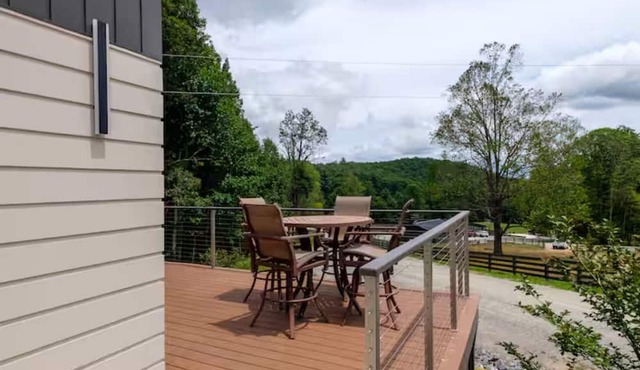 Couples Glamping Cabin - Bearly Behaving