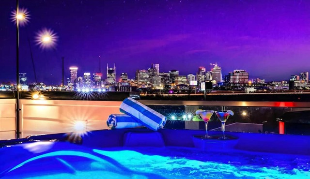 2 Hot Tubs Karaoke Game Room Downtown Nashville