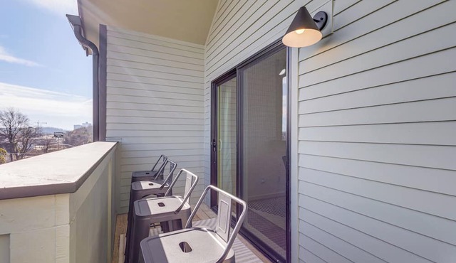 < 2 Mi to Dtwn: Modern Townhome in Knoxville