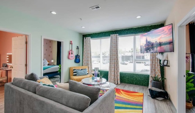 NEW 4 Bedroom Apt Near DT Walk to Restaurants