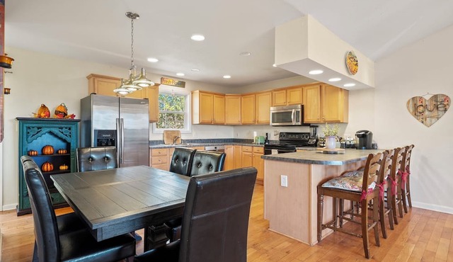 Charming 3-bedroom house with WiFi, AC in lovely Morganton in Morganton