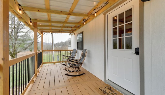 Stout Cabin w/Fire Pit: 1 Mi to Ohio River!