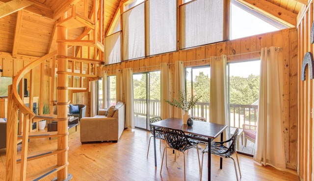 Lake Keowee Retreat: Idyllic Six Mile Cabin!