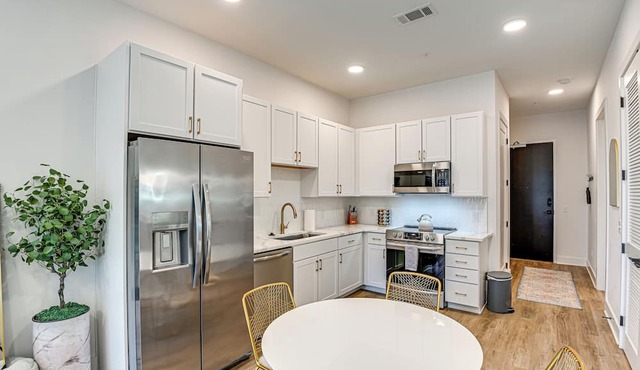 Modern Condo 2 Mi to Broadway & Downtown Nashville in Nashville