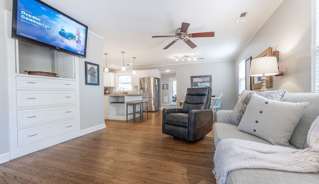 3 BR with private pool close to beaches