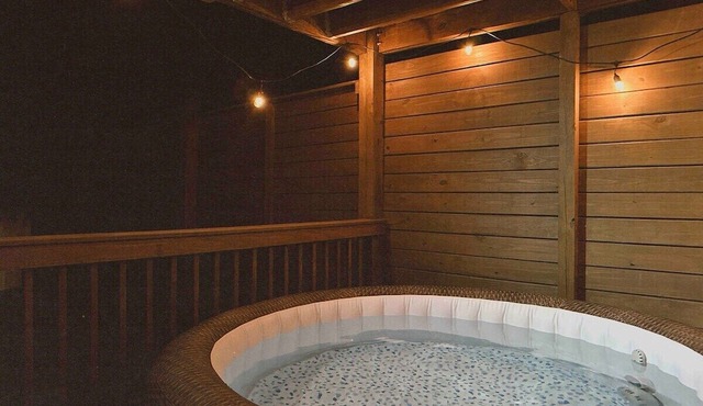 Ace Condo w/ Hot Tub | Only 15 mins to Broadway!