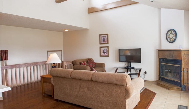 Crown Resorts Lake Tansi West 2 Bedroom, 2 Bathroom Condo w/ 1 King, 2 Full Beds