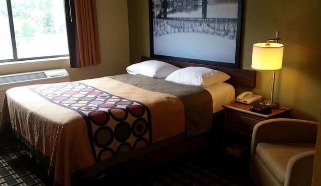 Super 8 by Wyndham Wheeling WV