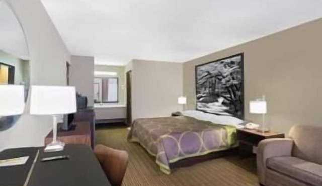 Super 8 by Wyndham Knoxville North/Powell in Powell