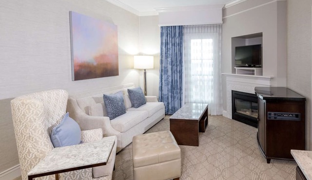 Hampton Inn & Suites Charlotte/South Park at Phillips Place