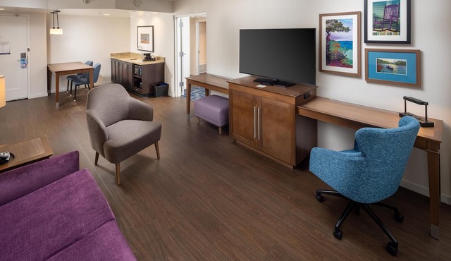 Hampton Inn & Suites Asheville Airport