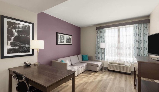 La Quinta Inn & Suites by Wyndham Chattanooga - Lookout Mtn