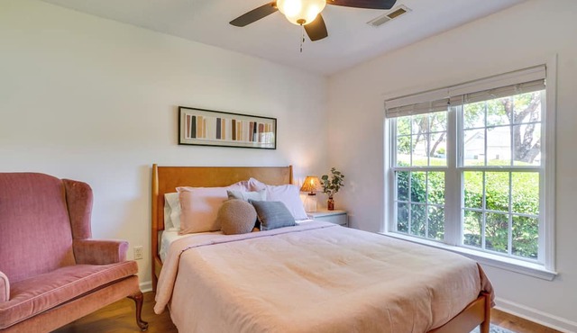 Community Pool/Close to Downtown Greenville