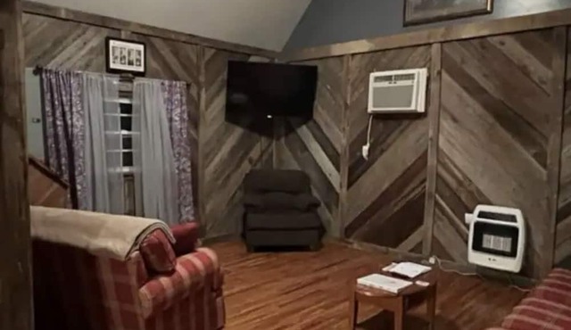 Rustic 1 BR, Pet Friendly Cabin Near Red River Gorge