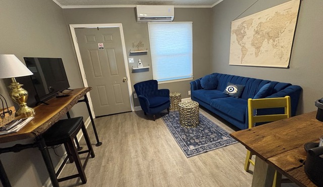 Cozy Court Street #3 Steps from Everything!