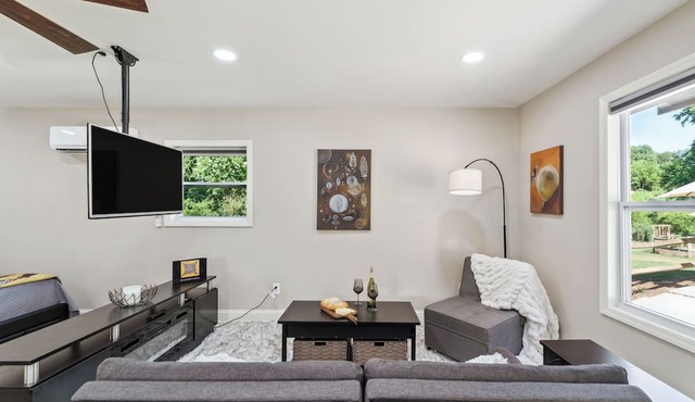Hickory Hideaway: Pet-Friendly Haven w/Fire Pit!