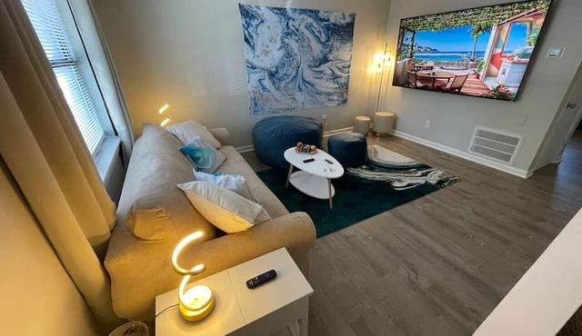 ✨ 2 Luxury Townhomes: 4 King Beds, 2 Kitchens, 6 TV's, 2 Grills & 2 Firepits ✨