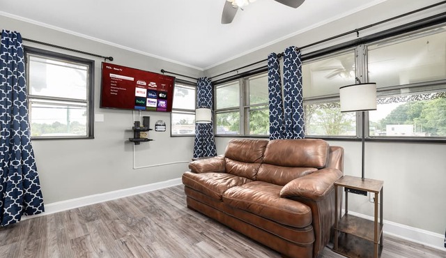 Magnolia Apt 618 — King suite w/quality amenities, comfort & convenience in Statesville