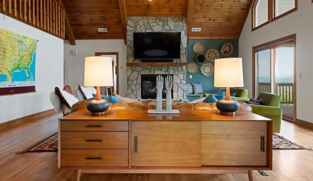 Wildflower Cabin - 5 BR, 4.5 BA, 3 FPLC, 2 FP, HT