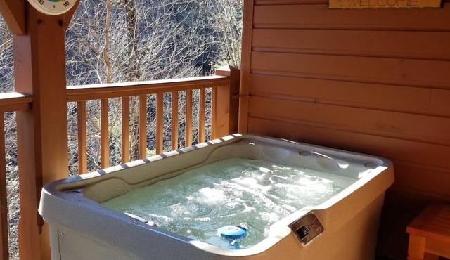 Romans 15:13 ~ 11 miles to Heart Pigeon forge, Hotub, gas grill-NO EXTRA FEES