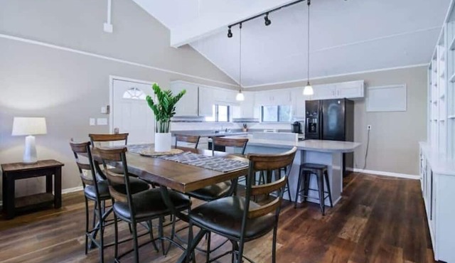 Pawnee 2 - Newly Renovated Duplex