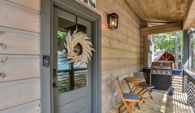 Summer cabin | Sleeps 8 + Hot Tub!