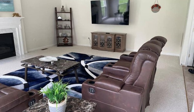 Beautiful Comfortable House w/Fireplace in Woodstock