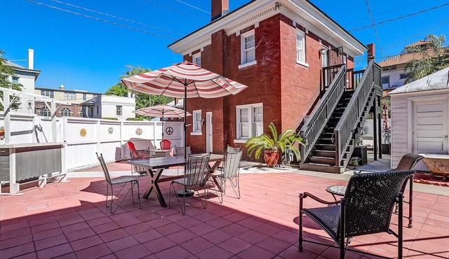 Funky Stay in Starland | Heated Pool Access in Savannah