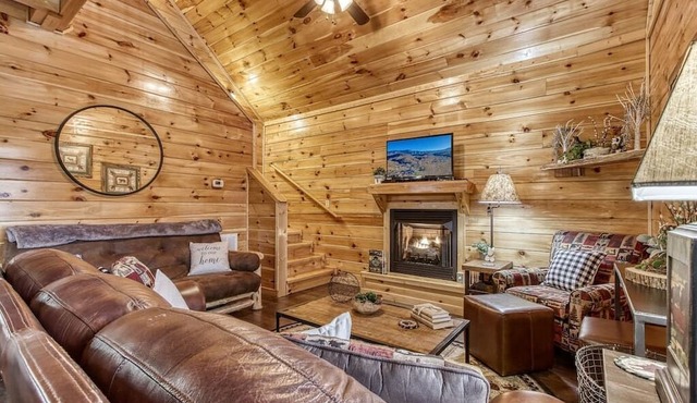 🦅Eagle's Hangout | Game Room + Pool Table + Hot Tub + Community Pool🏔️